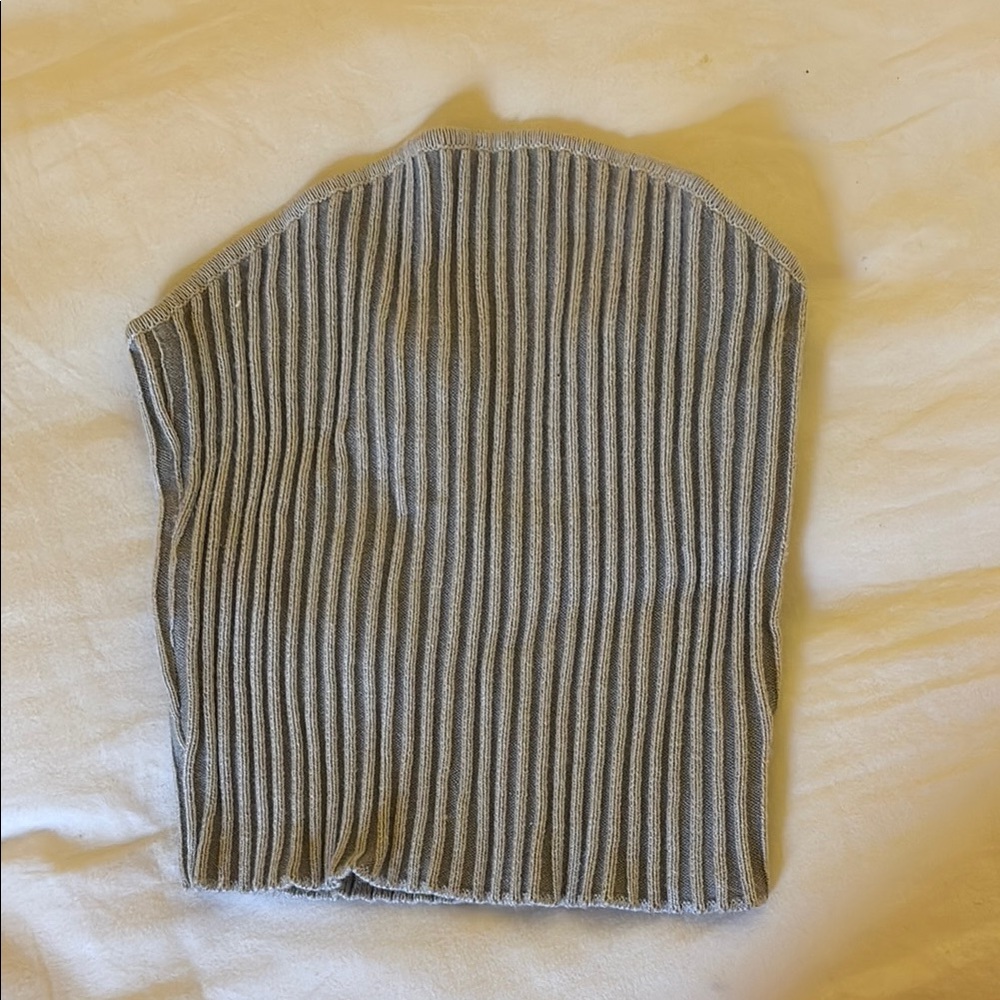 Tilly’s grey cropped top